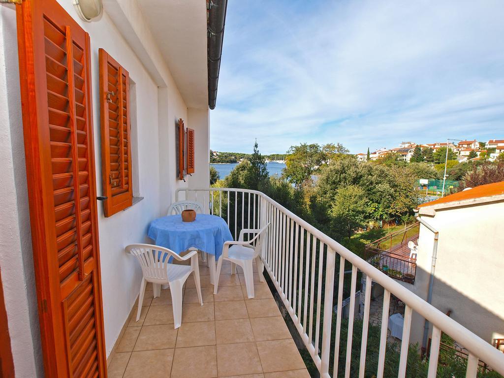 By The Sea 750 Apartment