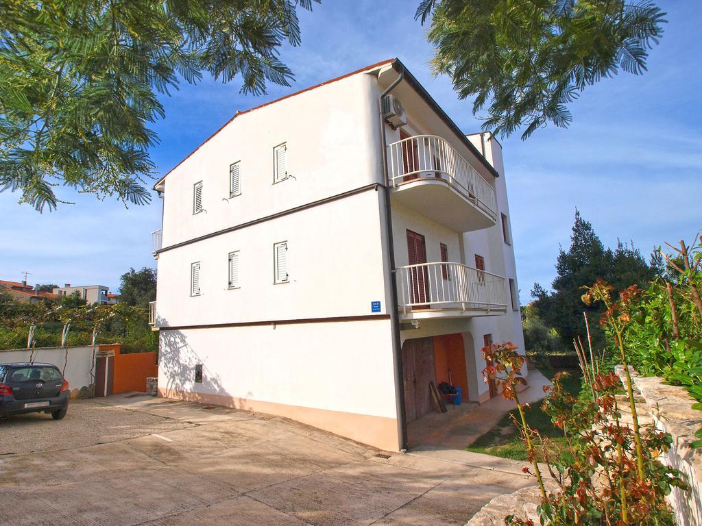 By The Sea 750 Apartment